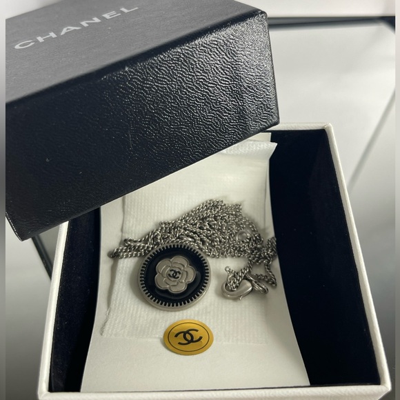 Chanel Camellia Necklace With The Box - Picture 11 of 11